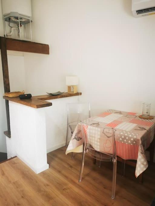 Appartement Avec Terrasse Saint-Martin-de-Brômes Esterno foto